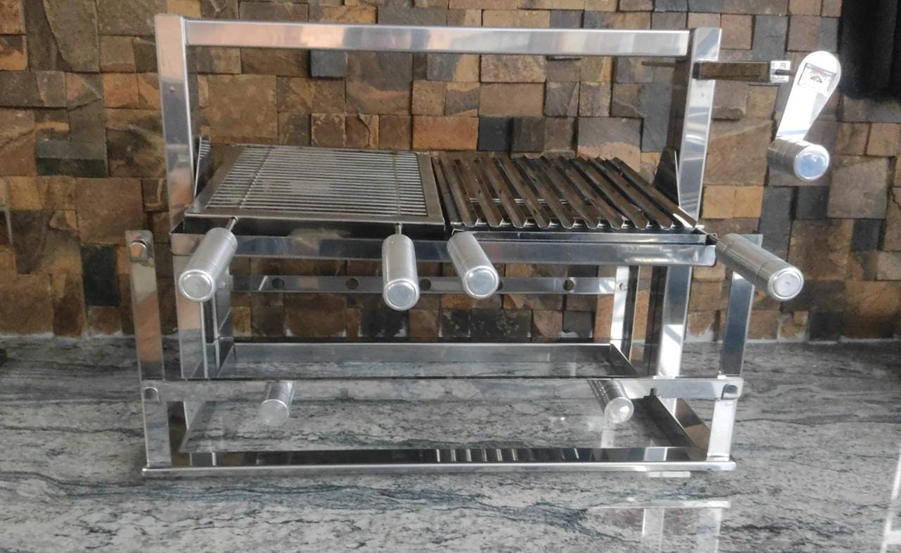 Suportes e grill para churrasqueira